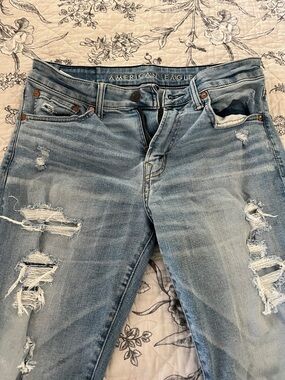 American Eagle Outfitters Light Blue Distressed Men’s Athletic style jeans 30x32